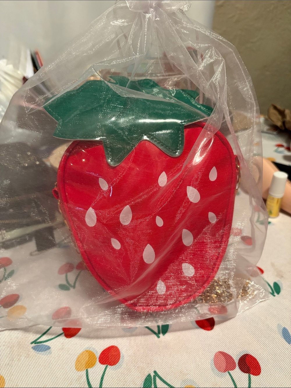 Novelty Strawberry Crossbody Bag with Gold Chain - Red and Green - Picture 5 of 5